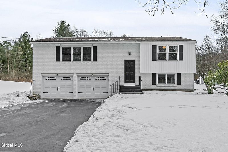 3rd image of 124 Hayes Road