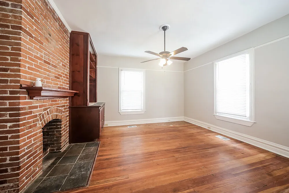 4 bed, 2.5 bath, 2194 sqft, $2,470 — Photo 4