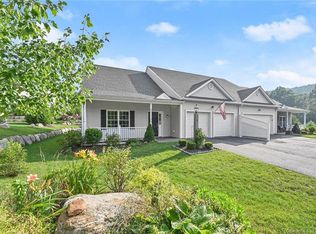 229 Meadow Brook Rd #229, Oxford, CT 06478