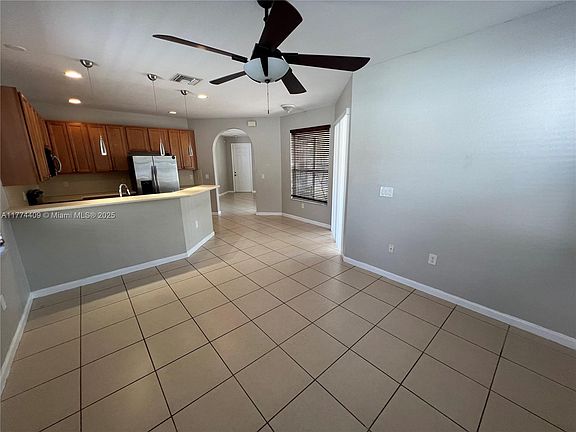 5th image of 3982 NE 12th Dr