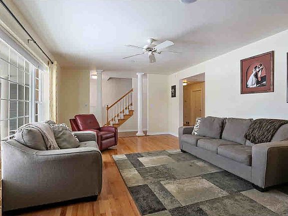 3rd image of 450 Windy Acres Way