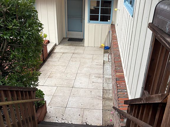 5th image of 27 Avenida Dr