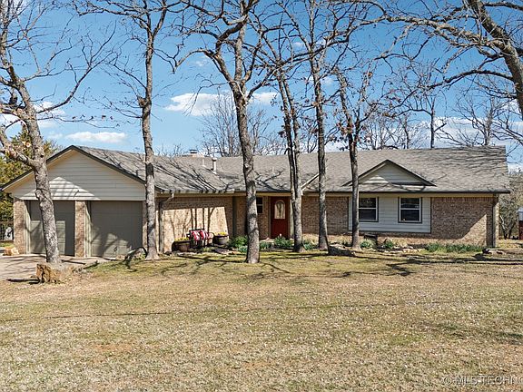 2nd image of 2495 E Meadowood Dr