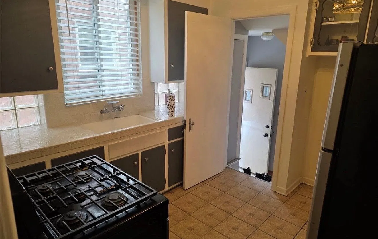 3 bed, 1.0 bath, 2032 sqft, $1,500 — Photo 4