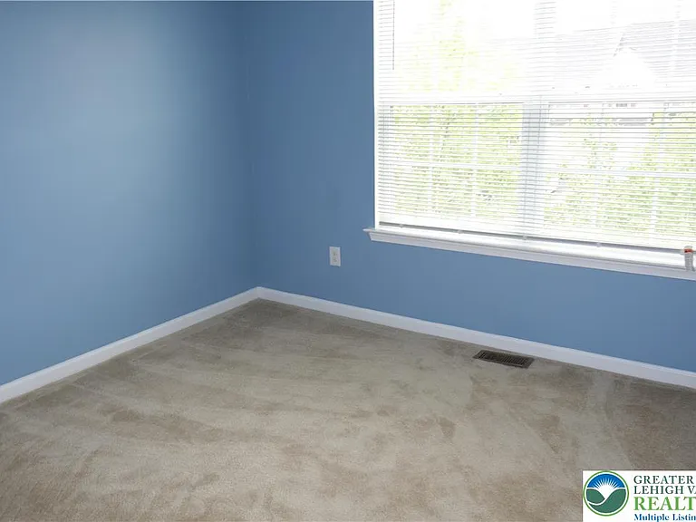 1033 King Way — Photo 15