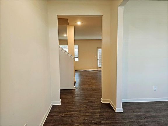3rd image of 306 Walnut Grove Way