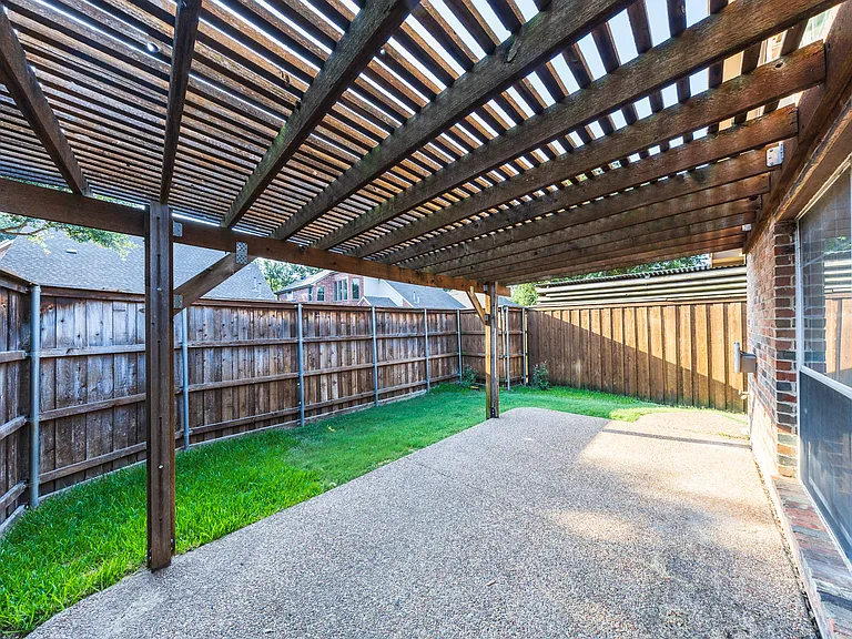 6366 Shadywood Dr — Photo 33