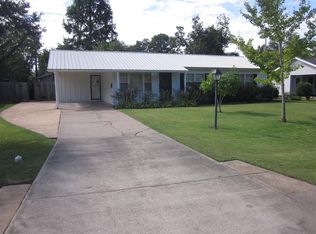 1103 W Jefferson Ave, Greenwood, MS 38930