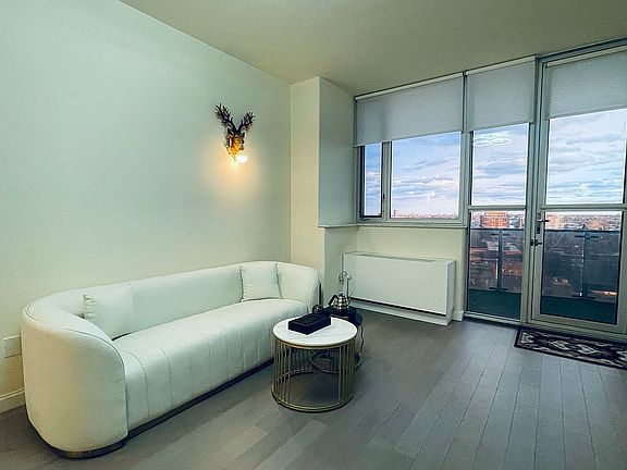 5th image of 13336 Sanford Ave APT 19D