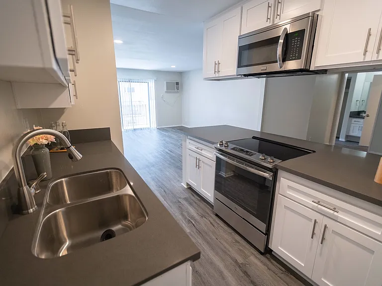 2039 North Las Palmas Ave — Photo 44