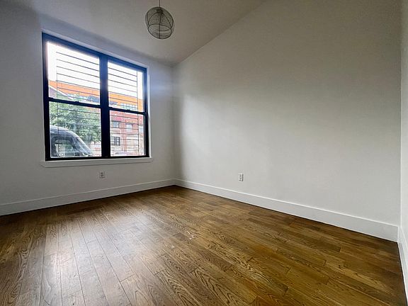 4th image of 1495 Gates Ave #101