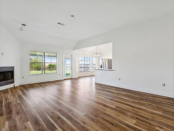 3rd image of 47 Tuscany Dr