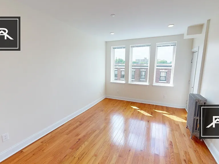 125 Sutherland Rd #L — Photo 10