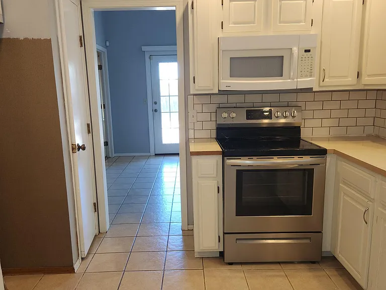3109 S Maple Ave — Photo 7