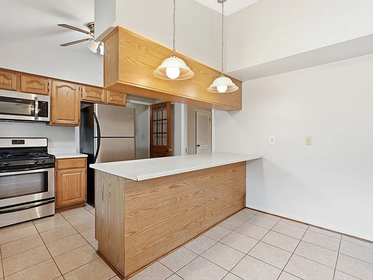 520 Windsor Rd — Photo 6