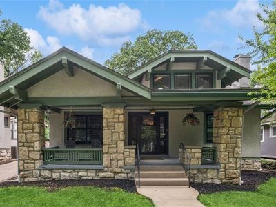 5720 Oak St, Kansas City, MO, 64113