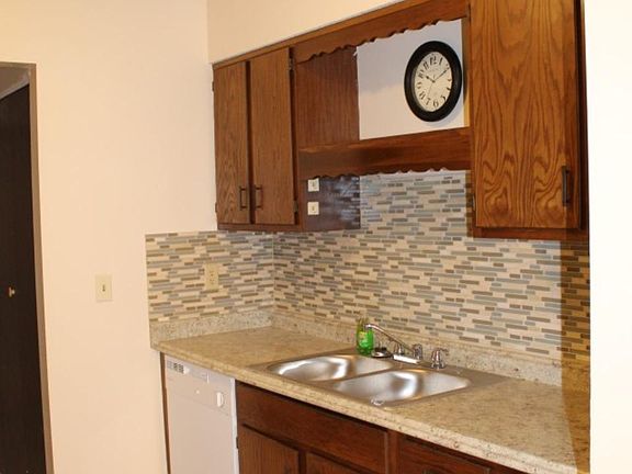 3rd image of 2922 Shelby Dr
