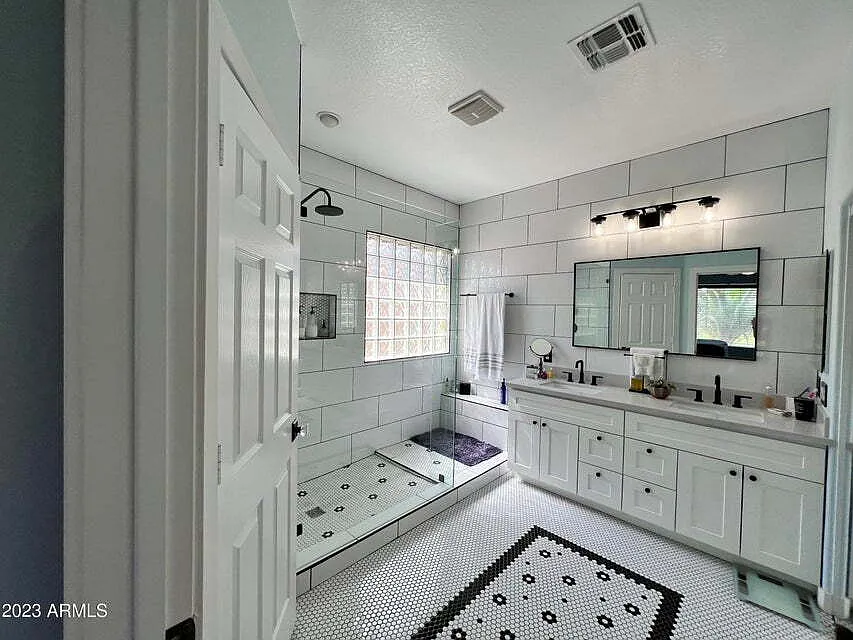 683 East Las Colinas Place — Photo 2