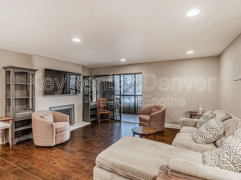 800 N Pearl St #202 — Photo 27