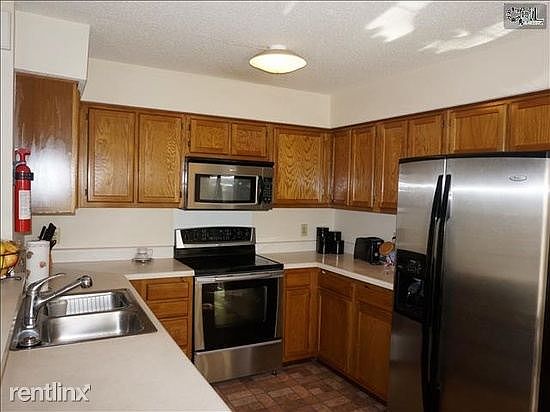 320 Whithurst kitchen 2