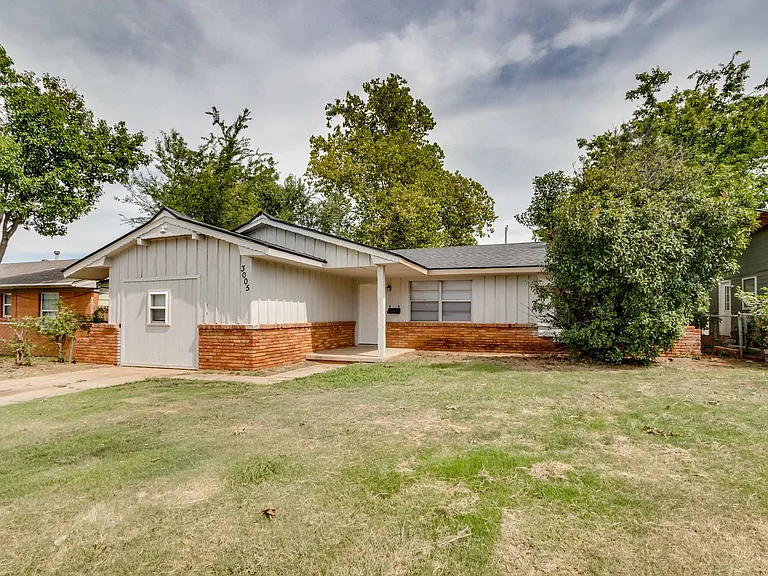 3005 SW 52nd Pl — Photo 3