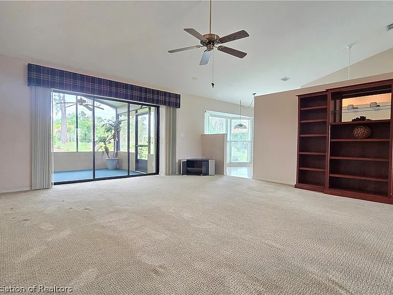 4402 Duffer Loop — Photo 9