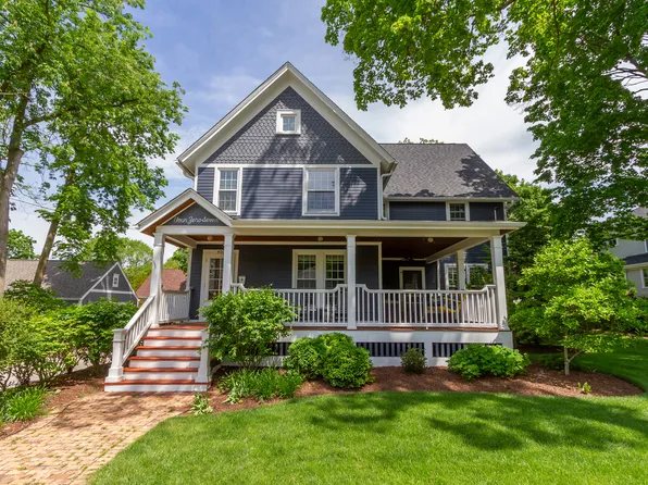 407 W Lincoln Ave, Wheaton, IL 60187