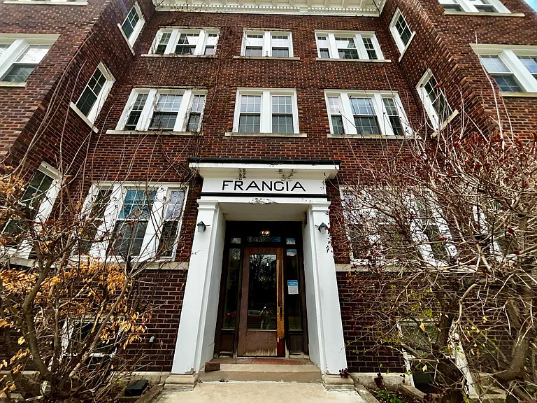 Francia Apartments — Photo 1