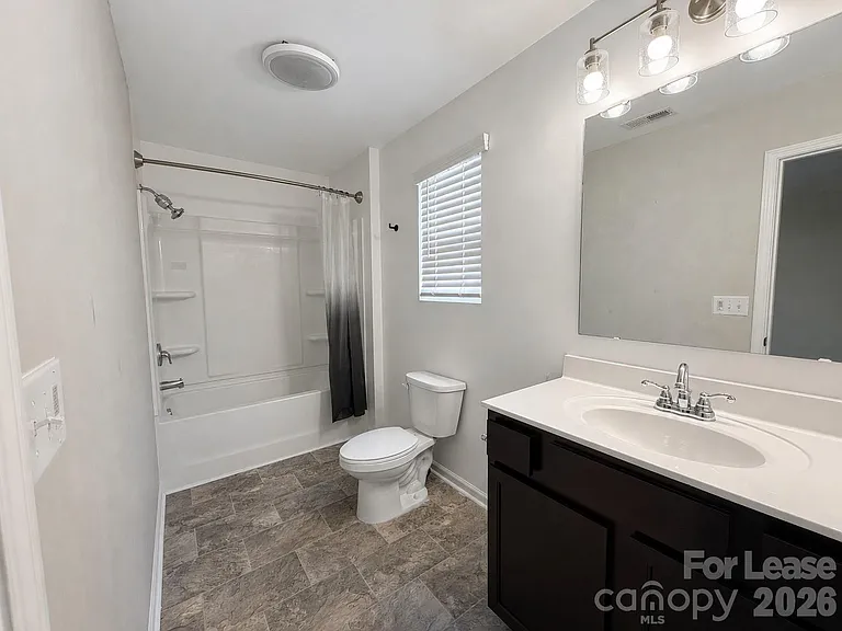 3220 Capitol Dr — Photo 12