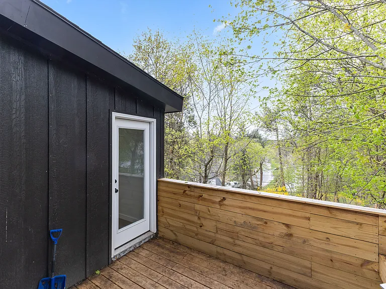 335 Salisbury St — Photo 8