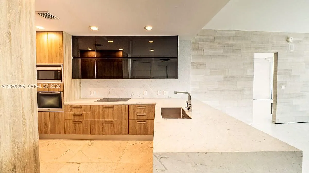 Epic West Condo — Photo 2