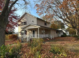 812 W Main St, Carlinville, IL 62626