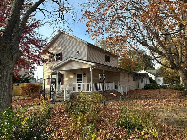 812 W Main St, Carlinville, IL 62626