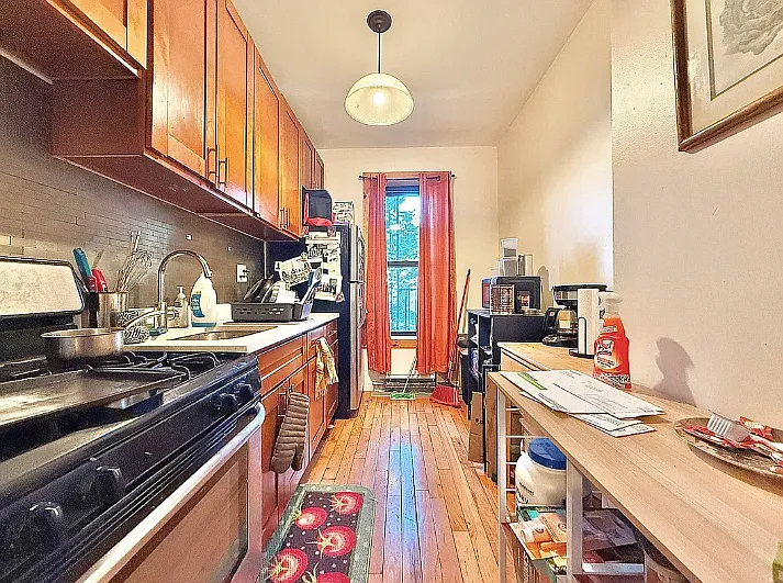 1404 Putnam Ave #2L — Photo 3
