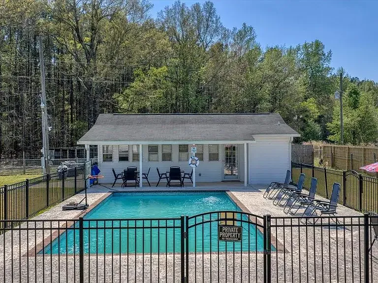 1032 Lynch Rd — Photo 28