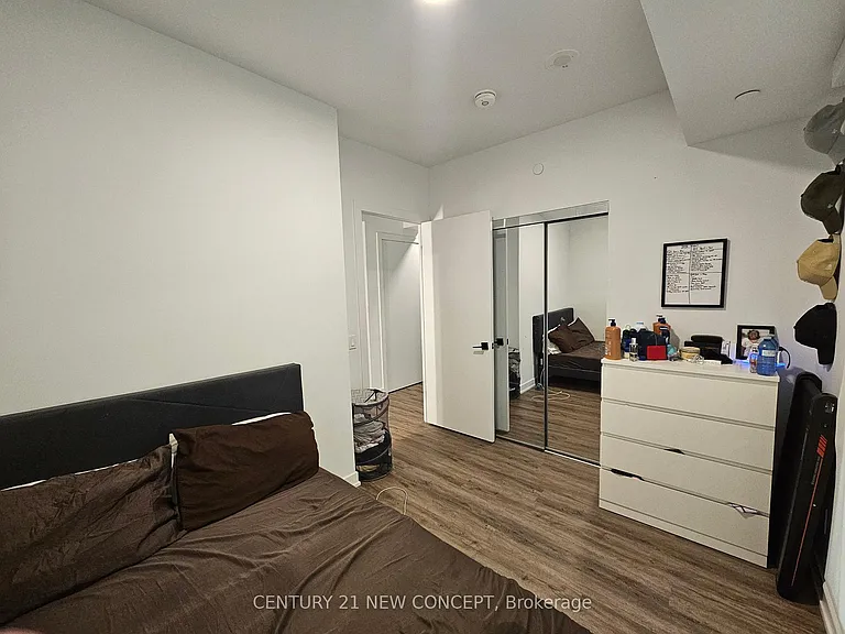 327 King St W #1502 — Photo 16