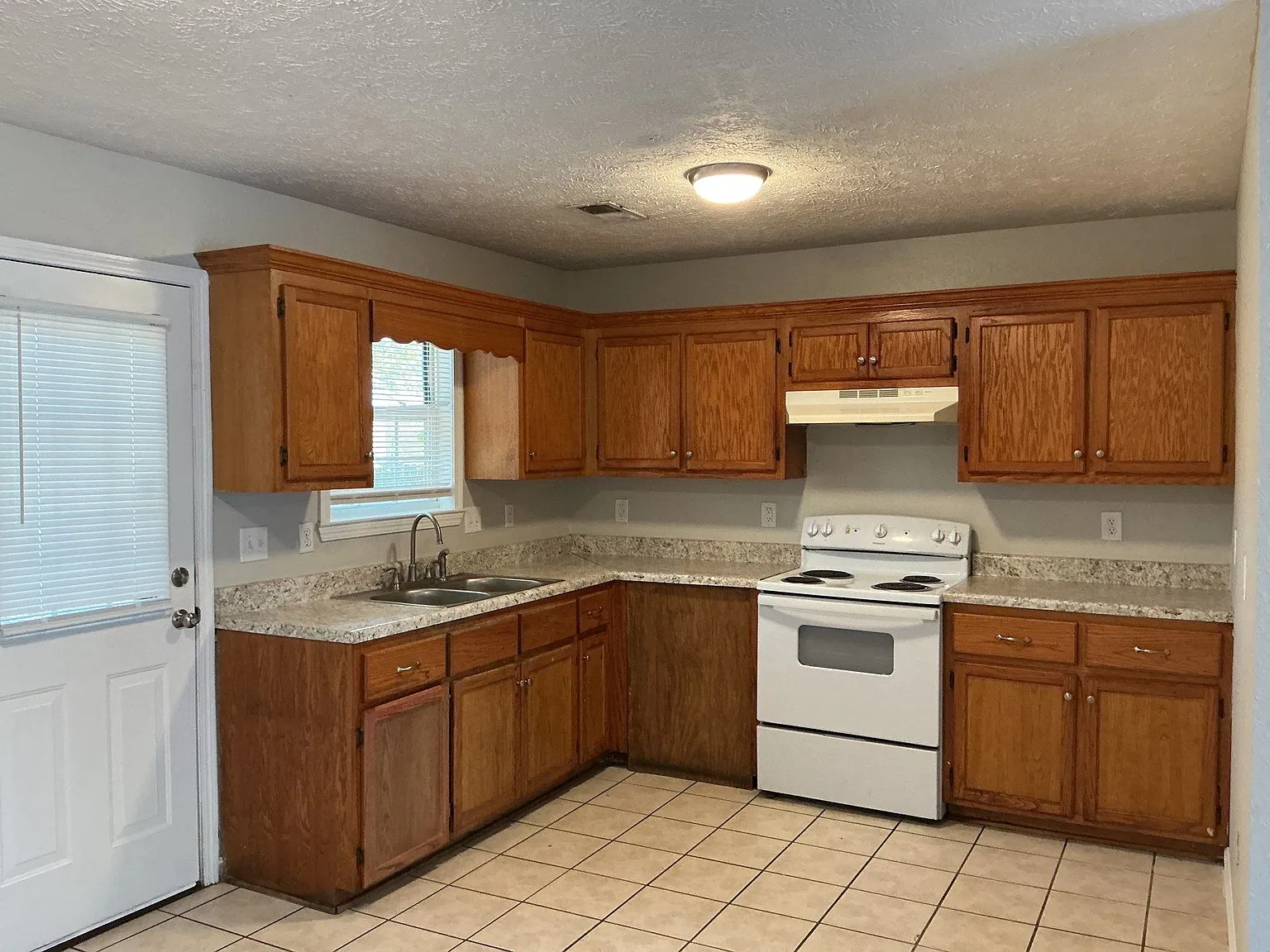 3 bed, 1030 sqft, $1,500 — Photo 2