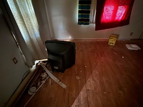5th image of 817 Sheridan St