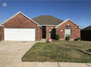 4005 Windmill Dr, Sanger, TX 76266