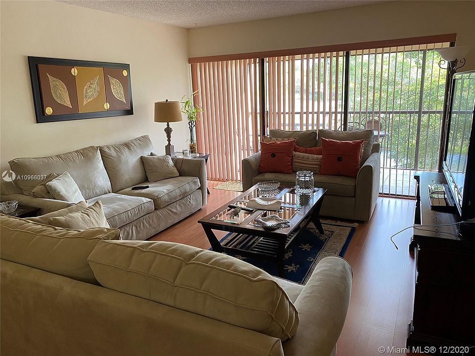 1st image of 240 Lakeview Dr APT 205