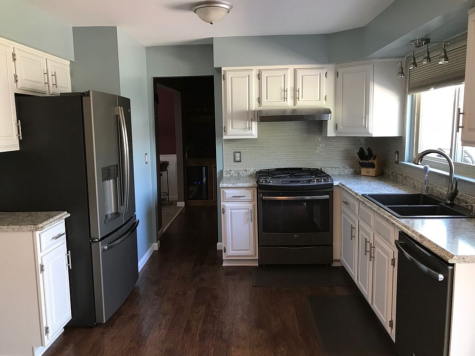 2nd image of 22130 Sherwood Ln