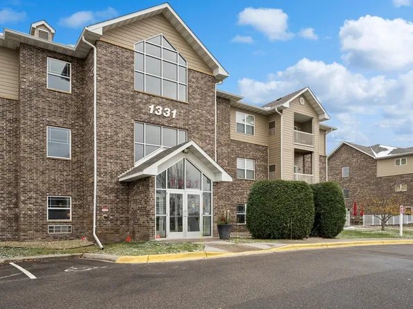 1331 Lake Dr #A304, Chanhassen, MN 55317