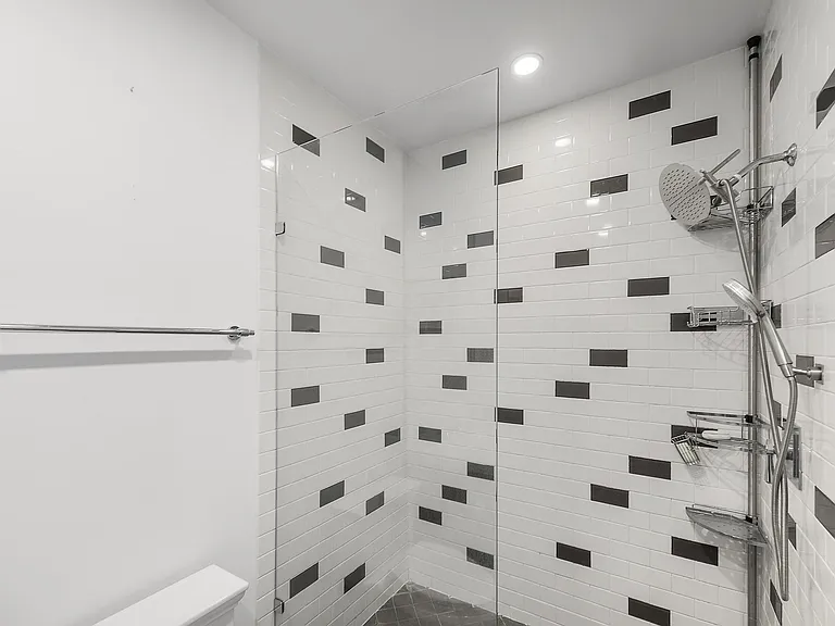 111 SE 2nd St #302 — Photo 27