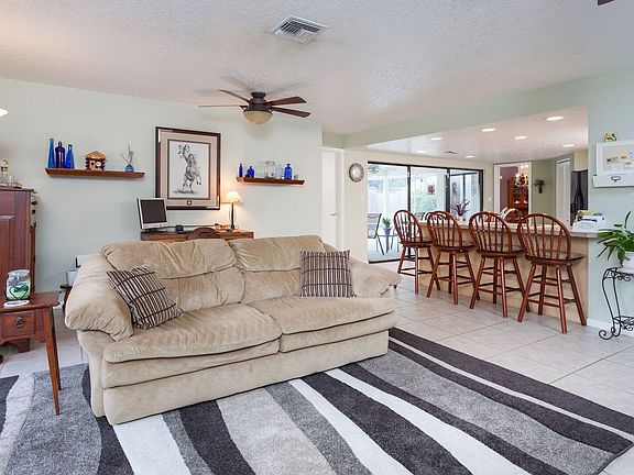 4th image of 2025 Castille Dr