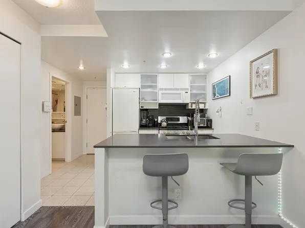 928 Beatty St #309, Vancouver, BC V6Z 3G6