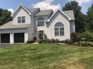 2 Rozlyn Ct, Red Bank, NJ 07701