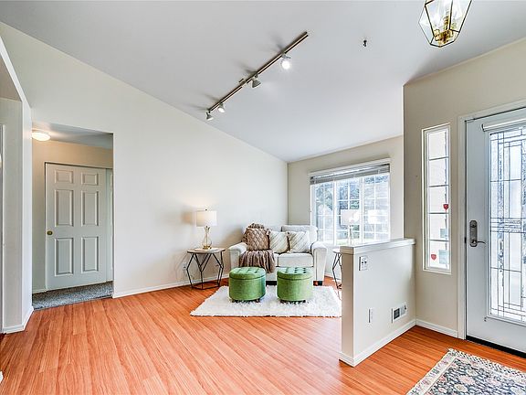 5th image of 18230 Dalarna Court NE