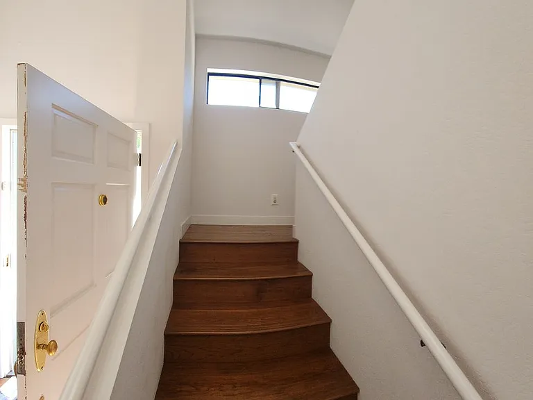 270 E Foothill Blvd — Photo 37