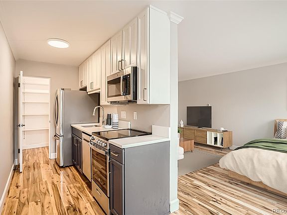 4th image of 969 S Pearl Street #204