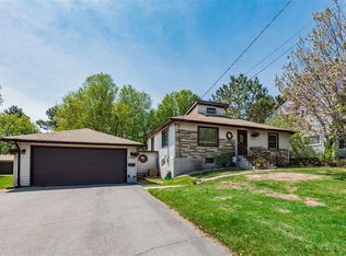 2116 Hillcrest Dr, Duluth, MN 55811